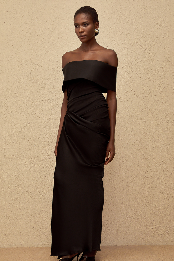Éther Black Off-Shoulder Satin Maxi Dress